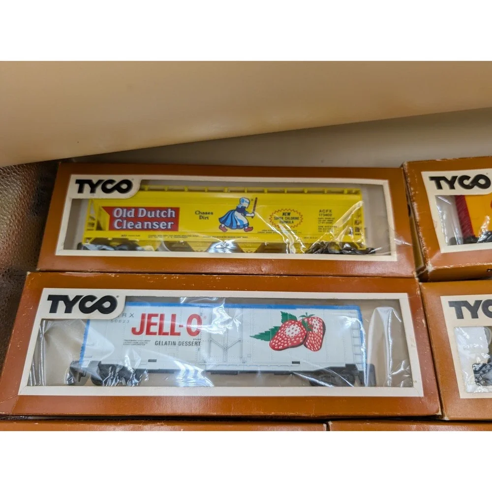 Tyco Train Cars Lot W Track & Billboard Whistle 10 Pcs Baby Ruth Jell-o Shell
